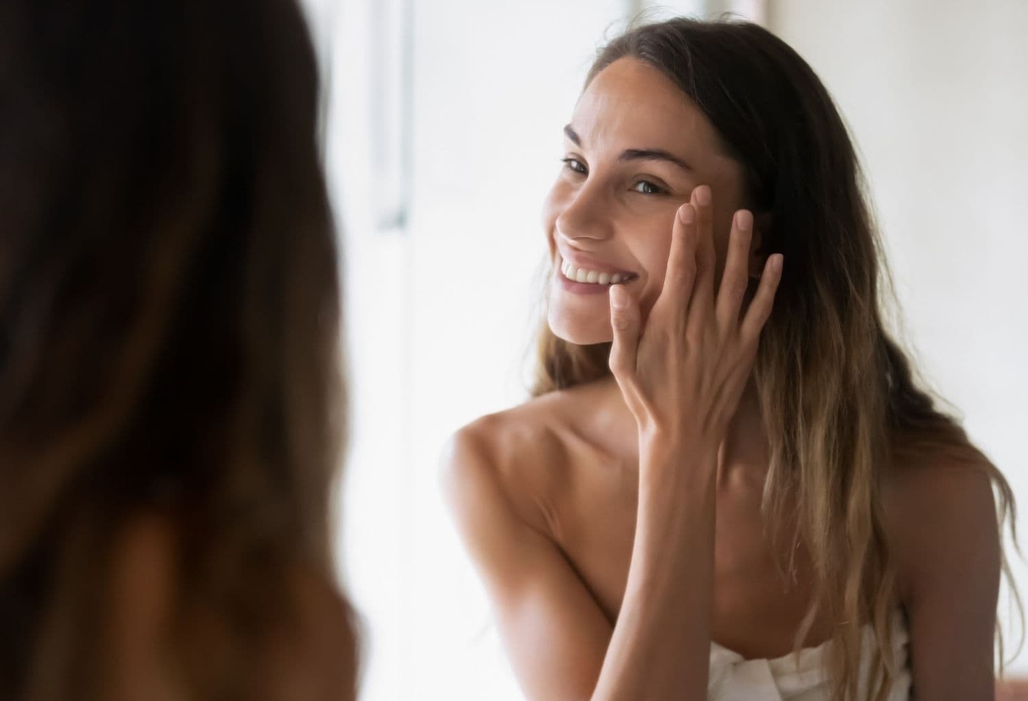 ¿Por qué es tan importante limpiar y desmaquillar la piel antes de ir a dormir?